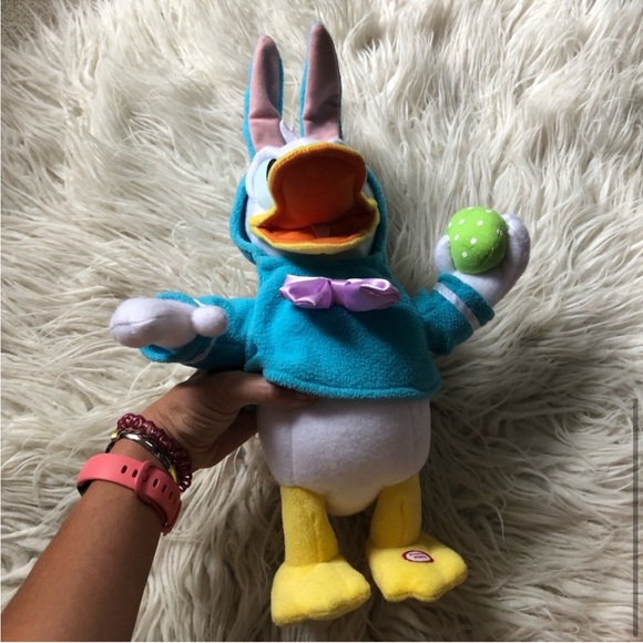 Disney Hallmark Don’t Pull My Ears Donald Duck Easter Musical Motion Character - Picture 6 of 8
